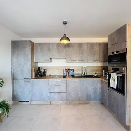 Moderne T3 Avec Piscine Et Terrasse A Calvi - Fr-1-719-28 Calvi (Corsica)